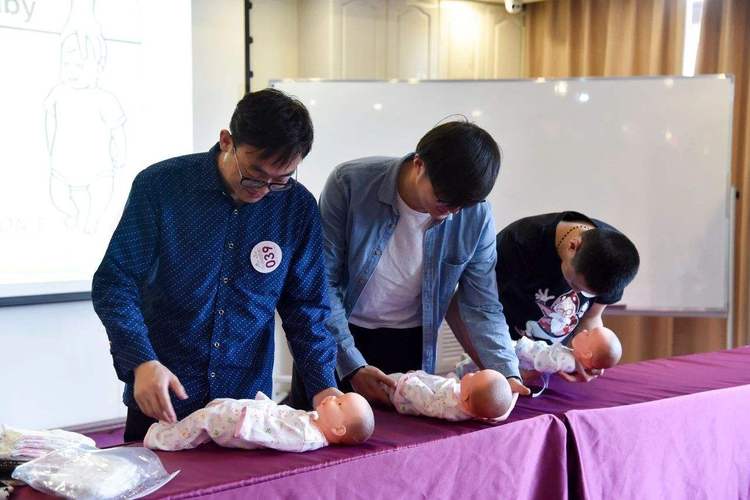 帮别人供卵试管代怀(帮助他人实现梦想：供卵试管代怀服务)